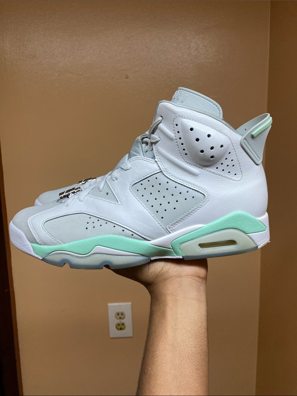 2022 Air Jordan 6 Retro Mint Foam Size 11 Women’s Size 9.5 Men’s DQ4914-103 - Picture 2 of 16